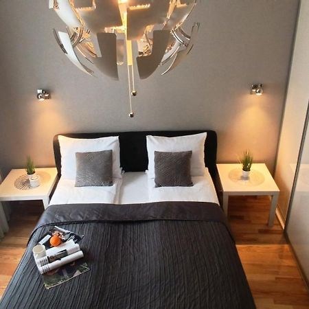 Old Town 2 Bedroom Apartment Near Dome Square & Scenic Waterfront Riga Esterno foto
